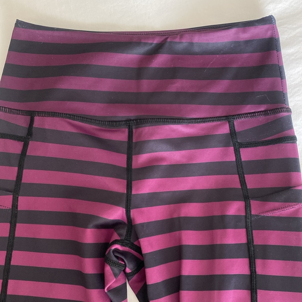 Zyia purple and black stripe ombré light n tight leggings size 2 - Picture 7 of 8